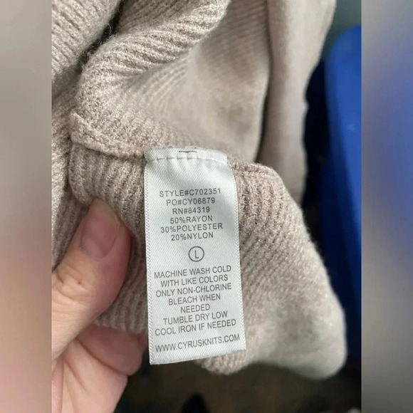 Cyrus open front cardigan, oatmeal color size large button detail on both sides - Picture 4 of 6